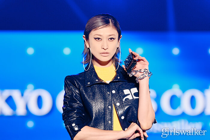 レジェンド登場！山田優、驚異のほっそり美脚を披露で会場を制する