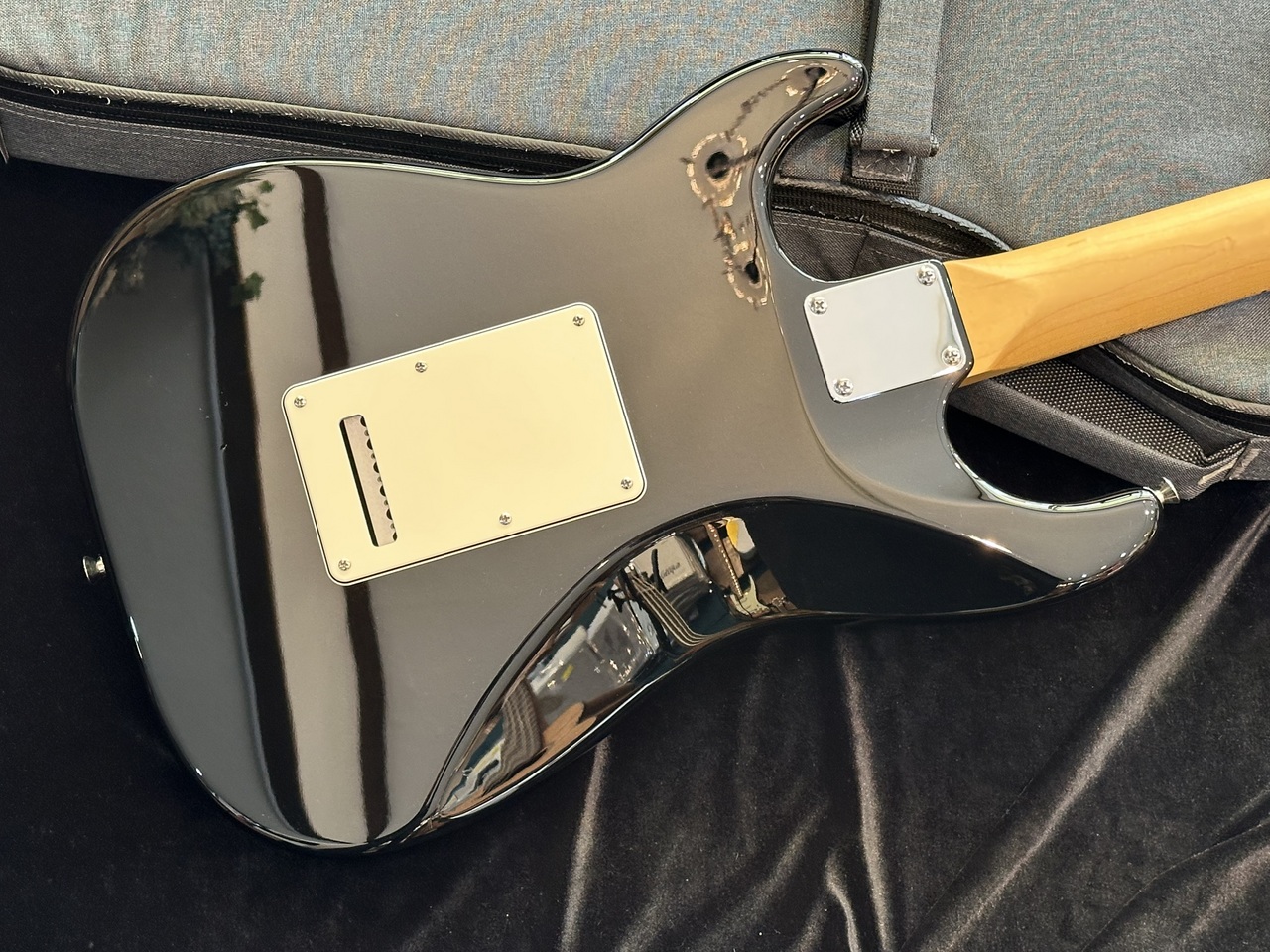 Three Dots Guitars S Black（中古/送料無料）【楽器検索デジマート】