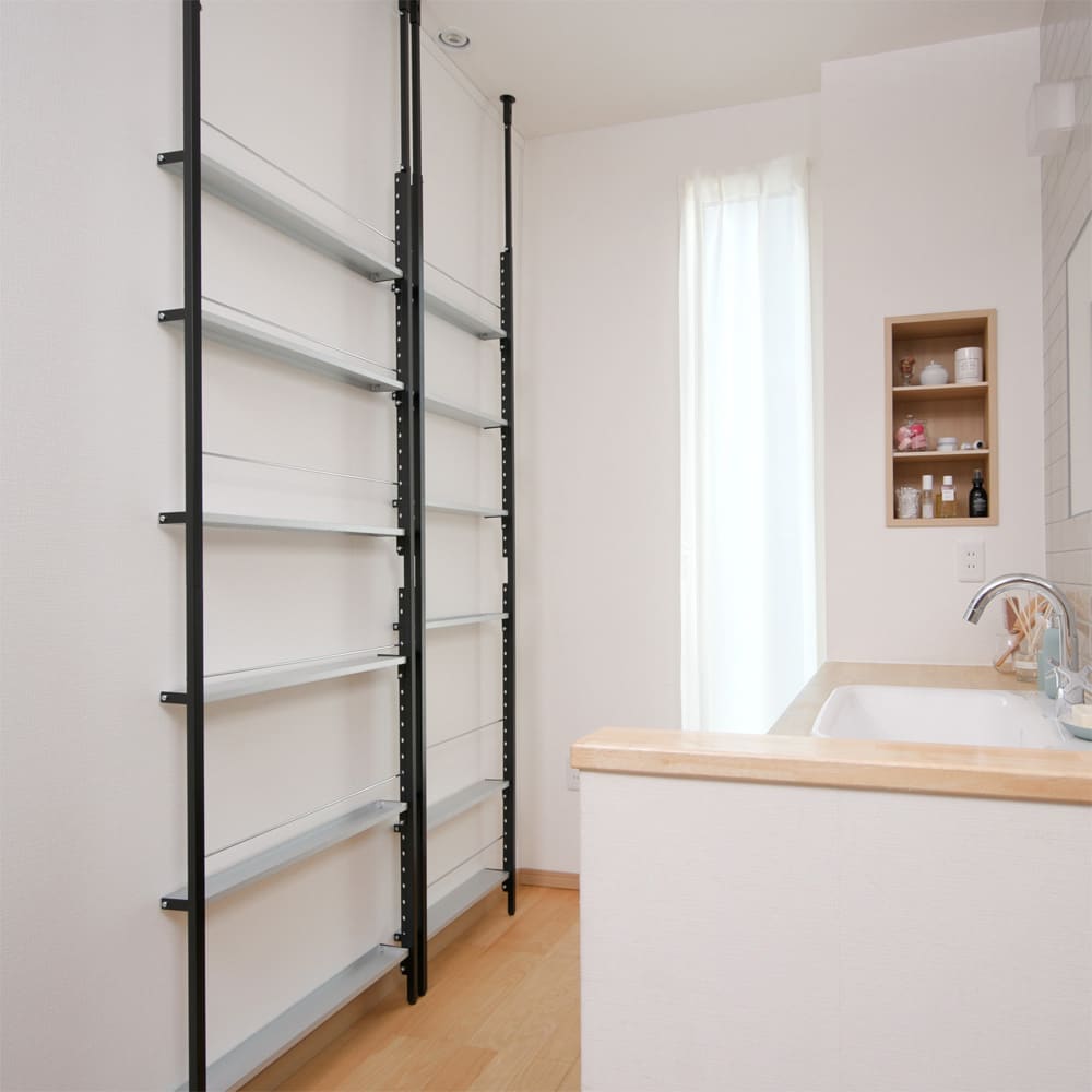 超薄型突っ張りディスプレイ収納ラック 幅70cmタイプ 奥行12cm高さ