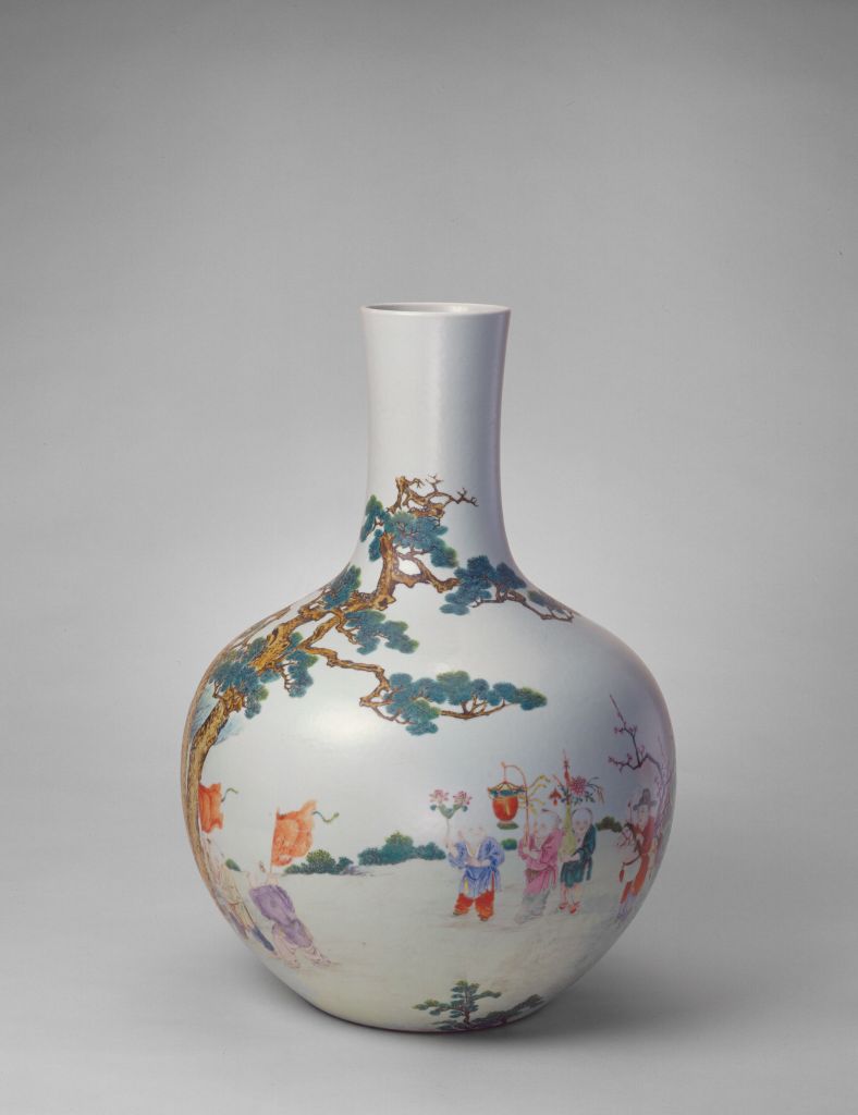 粉彩婴戏天球瓶- 故宫博物院