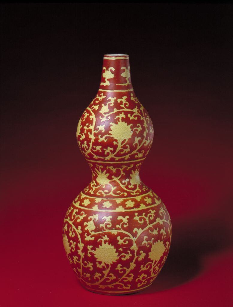 黄地红彩缠枝莲纹葫芦瓶- 故宫博物院