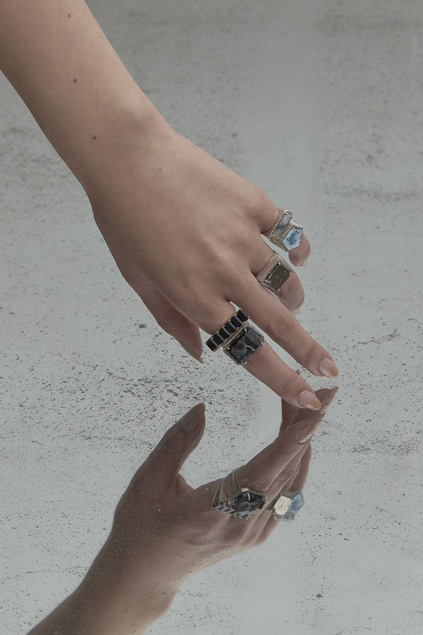 Adlin Hue(アドリン ヒュー)｜Onyx Nelum リング/ブラック の通販