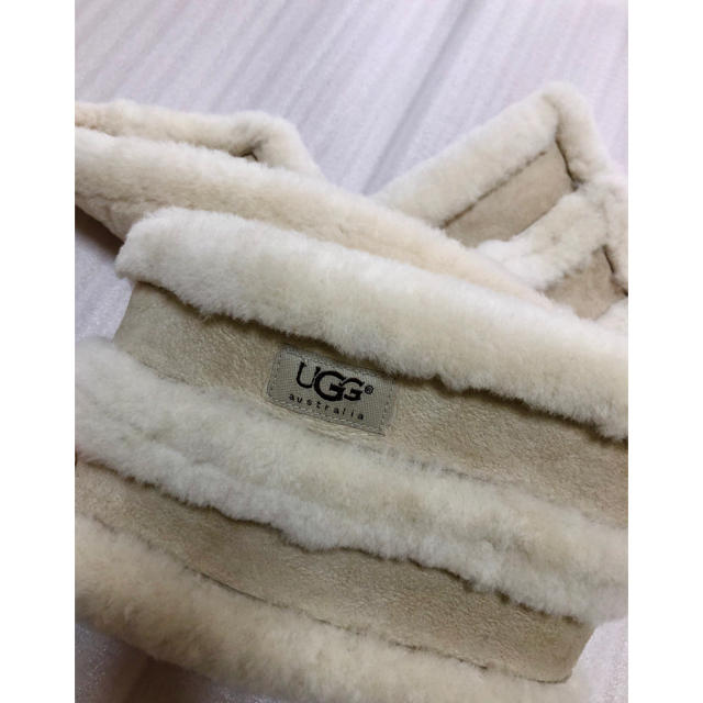 UGGリバーシブルムートンマフラー UGG ムートンマフラー