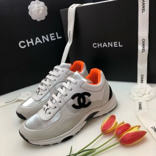 CHANEL（スニーカー ・ オレンジ/橙色系）のフリマアイテム一覧