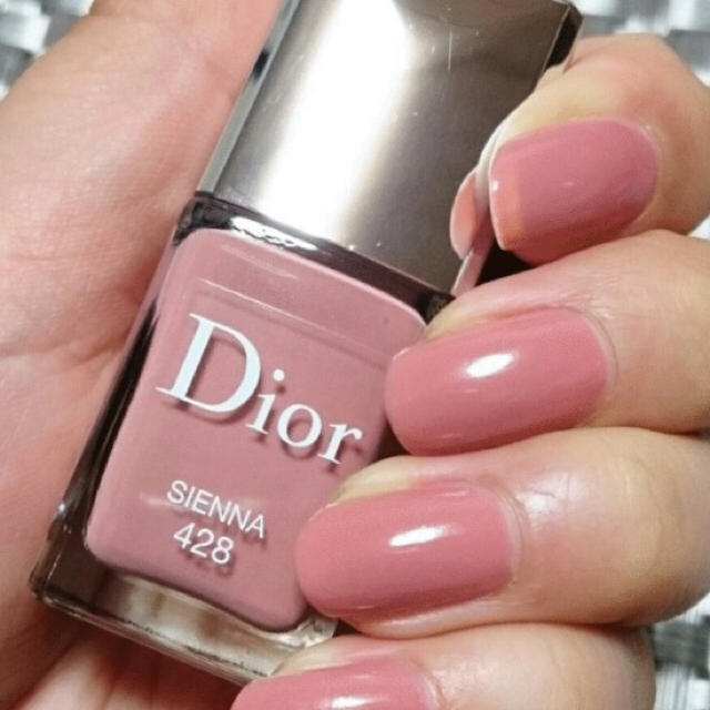 Christian Dior - 【雑誌掲載人気色】ディオールヴェルニ 428 の通販