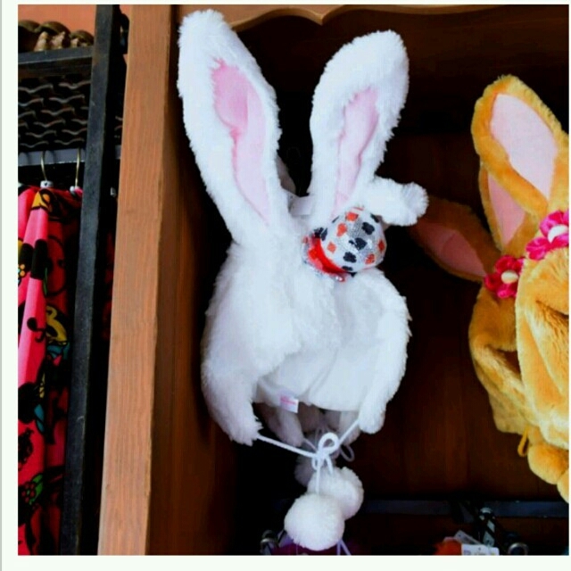 Disney - 白ウサギ ディズニーファンキャップの通販 by salon de