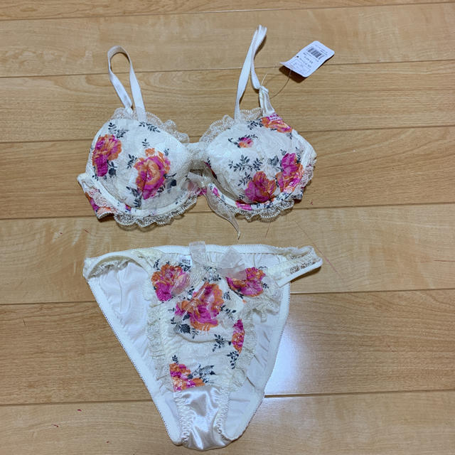 C65♡新品未使用♡白レース花柄セットの通販 by muuu's shop｜ラクマ
