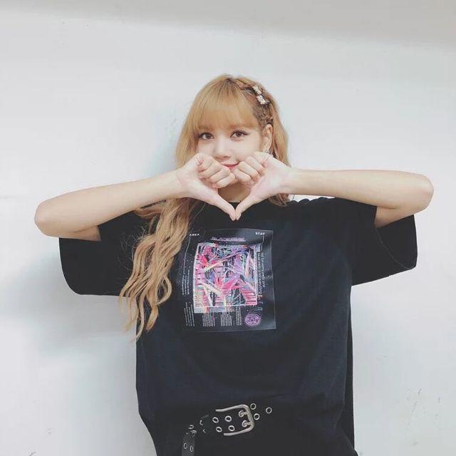BLACKPINK Lisa リサ着用 オーバーサイズ Tシャツの通販 by Ryo's