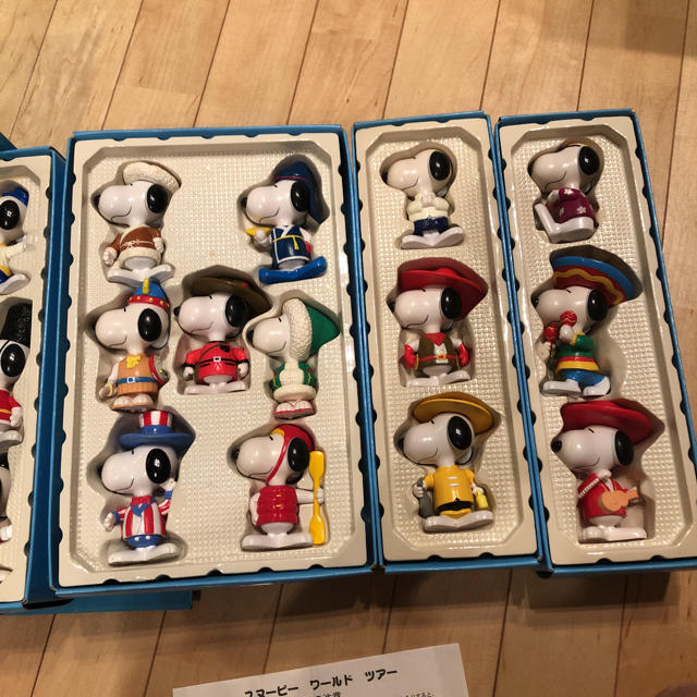 SNOOPY - 【激レア新品】ハッピーセットスヌーピ ワールドツアー