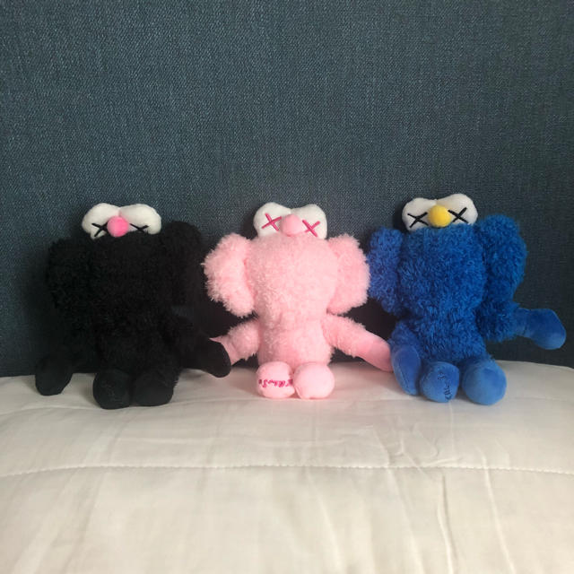 カウズ キーホルダー ぬいぐるみ ぬいぐるみキーチェーン kawsの通販