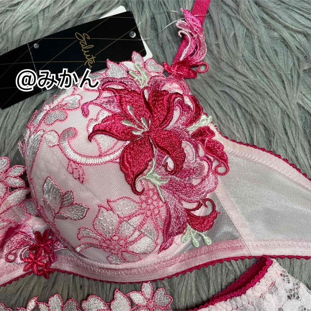 Wacoal - サルート53グループPアップブラソングセットの通販 by