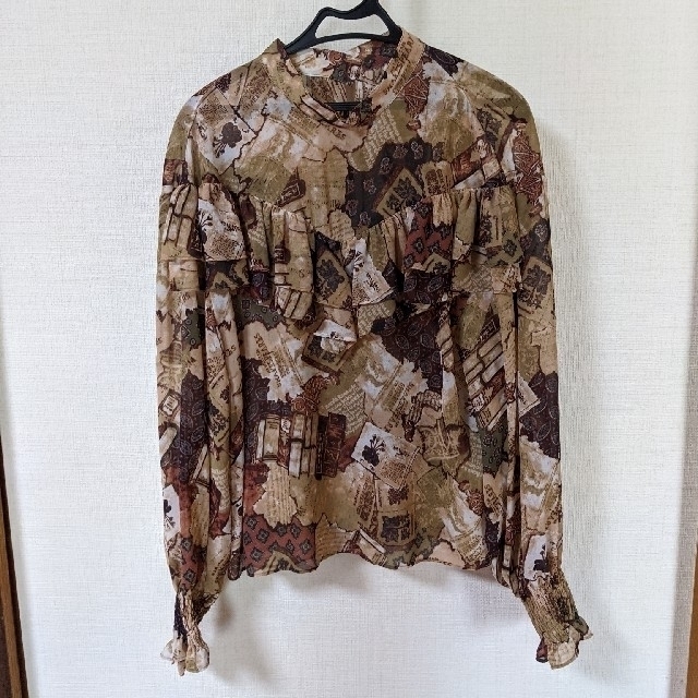 新品タグ付✨希少 ロイスクレヨン ロイヤルプレートブラウス フリル 総