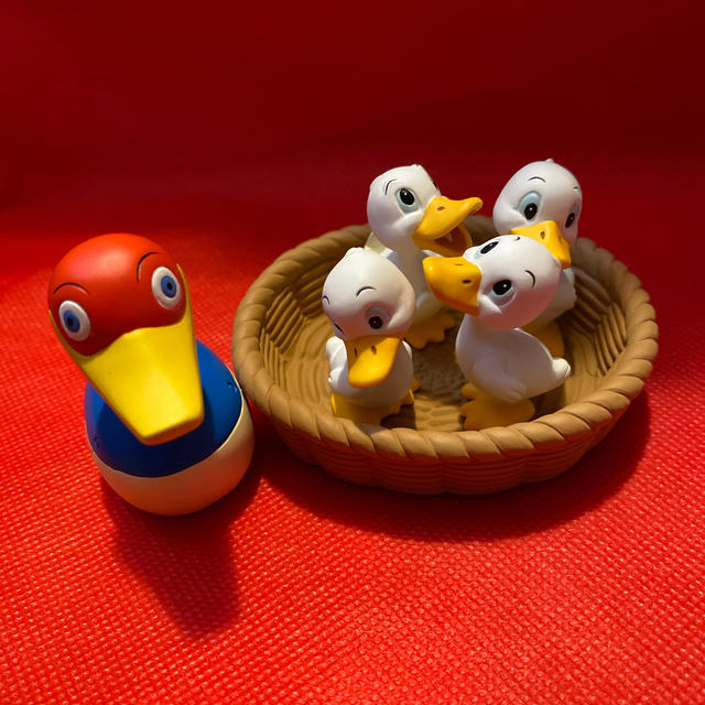 Disney - ディズニー みにくいアヒルの子 フィギュアリンの通販 by