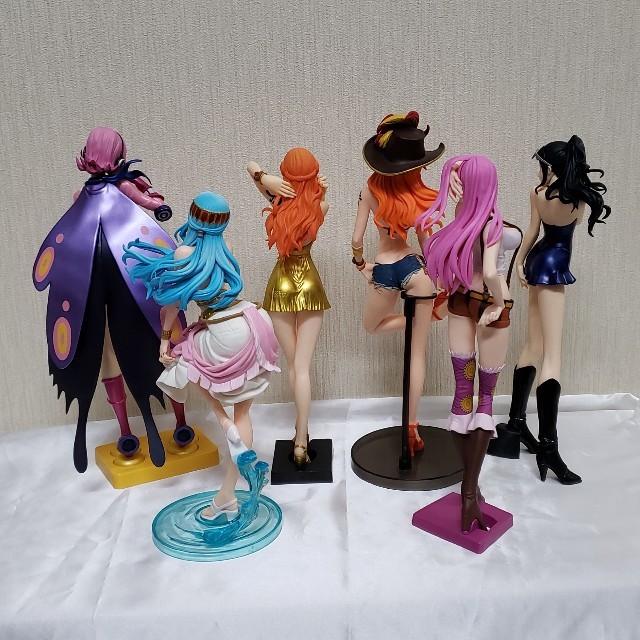 BANPRESTO - 55 ワンピース GLITTER&GLAMOURS ナミ ロビン フィギュア