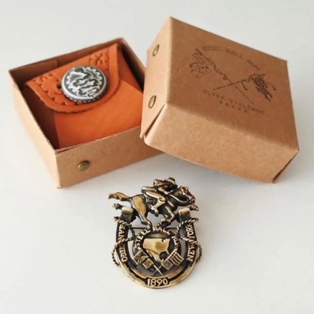 ultra-violence - アルトラバイオレンス ジョジョブローチ【即日発送