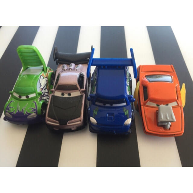 新品カーズ ミニカー 暴走族4台セット DJ ブースト スノットロッド