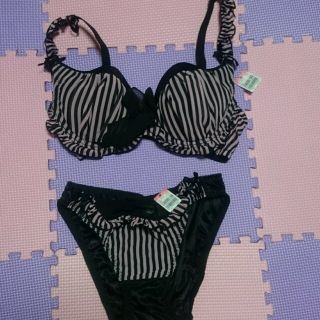 aimer feel（ブラ&ショーツセット）のフリマアイテム一覧