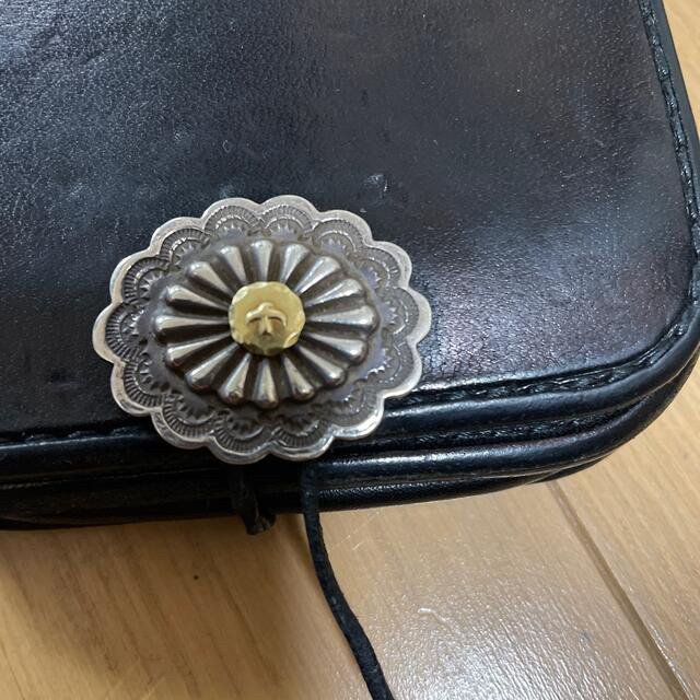 goro's - goro's フラワーコンチョゴローズ 角型小銭入れ 黒 マチ有り