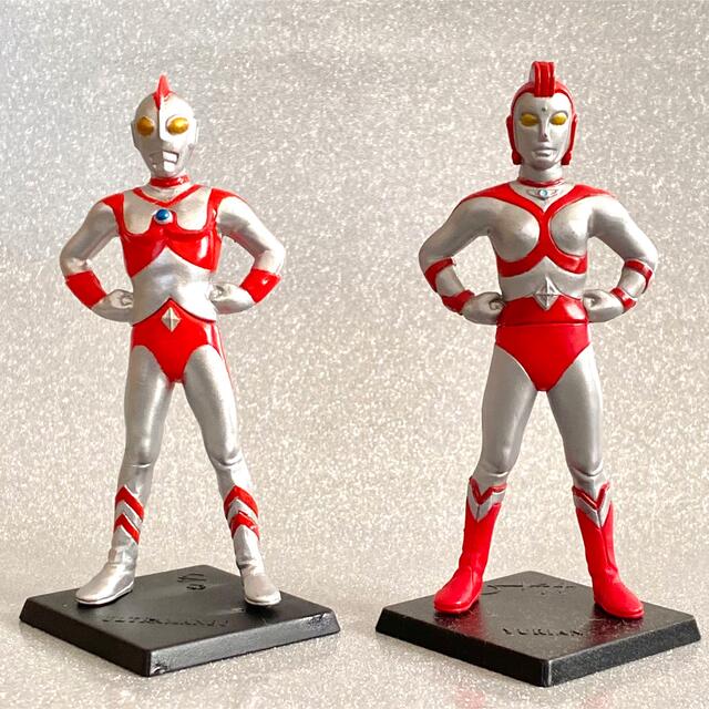 BANDAI - HGウルトラマン ユリアン、80 、ジョーニアス 台座付セットの