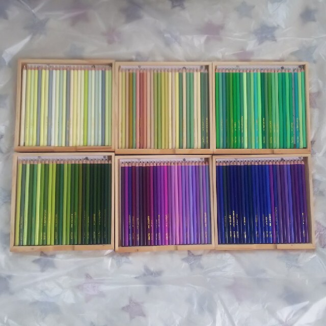 FELISSIMO - フェリシモ 500色 色鉛筆 収納ラック付きの通販 by