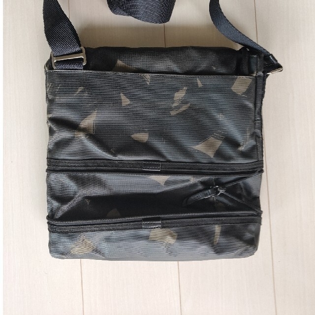 トゥミ TUMI ALPHA BRAVO ショルダーバッグ 黒⁄カモフラ柄