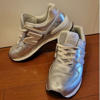 New Balance（スニーカー ・ ゴールド/金色系）のフリマアイテム一覧
