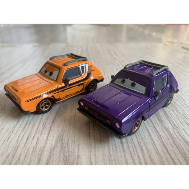 カーズ ミニカー ☆カーズ ☆ ペッパーファミリー2台セットの通販 by