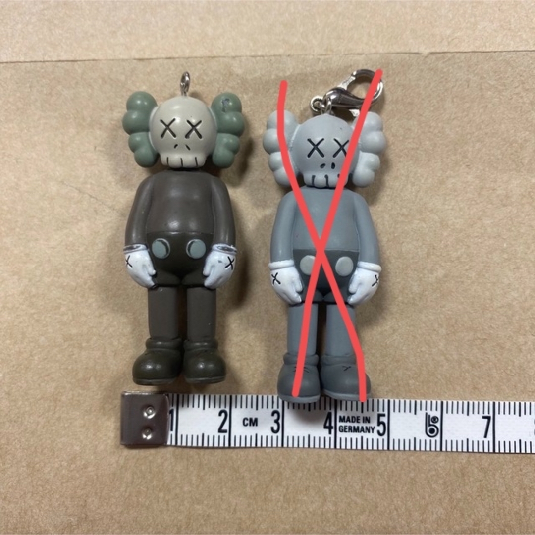 kaws tokyo カウズトーキョー キーホルダー 2点の通販 by まとめ