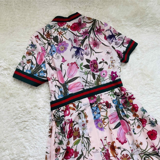 ノーブランド】GUCCI似！！花柄 ワンピース 緑 赤 ラインの通販 by miu