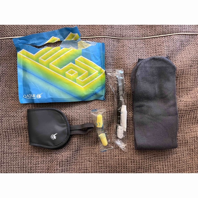 新品未使用未開封＊カタール航空エコノミークラスアメニティ 2種3点