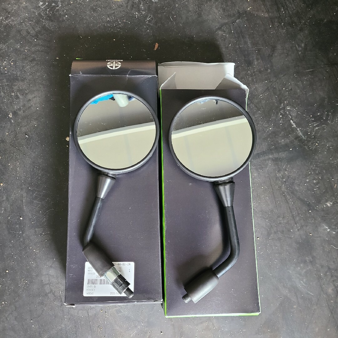 カワサキ - w800流用 z900rs純正ショートミラーの通販 by お小遣い