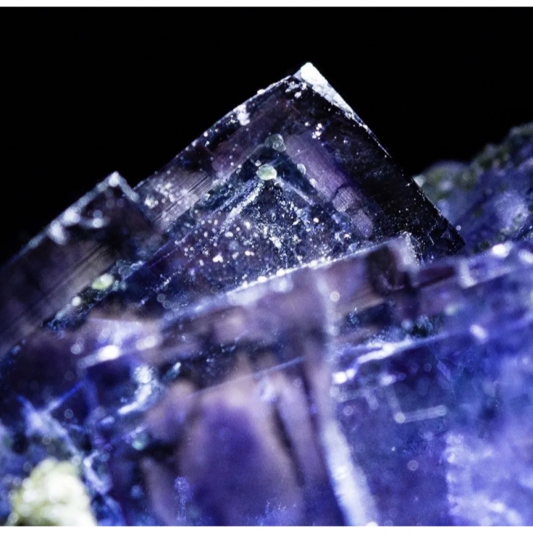 ヤオガンシャン タンザナイトブルーフローライト Z915 原石 鉱物標本