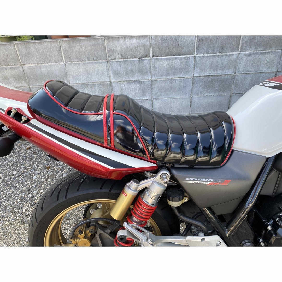 おひとつのみ！限定価格！cb400sf タックロールシート nc39 nc42の通販