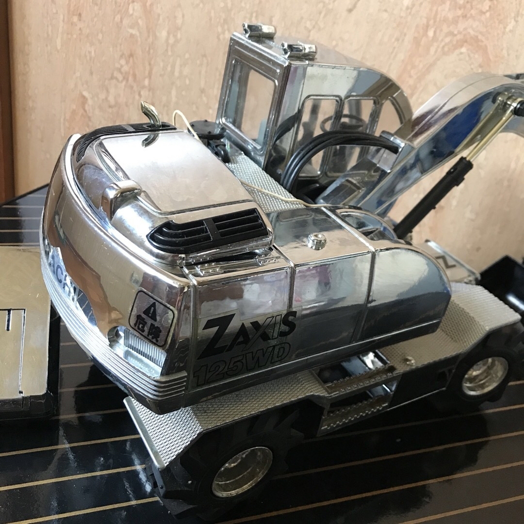 日立 - 日立建機ショベルカーZAXIS125WDシルバー模型建設機械リモコン