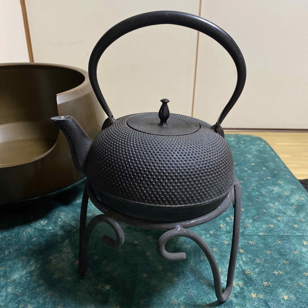 古い風炉 釜 火鉢 囲炉裏 五徳 鉄製 茶釜 灰付 茶道具 和風