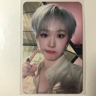 EVERGLOW ミア MAKESTAR トレカの通販 by よう｜ラクマ