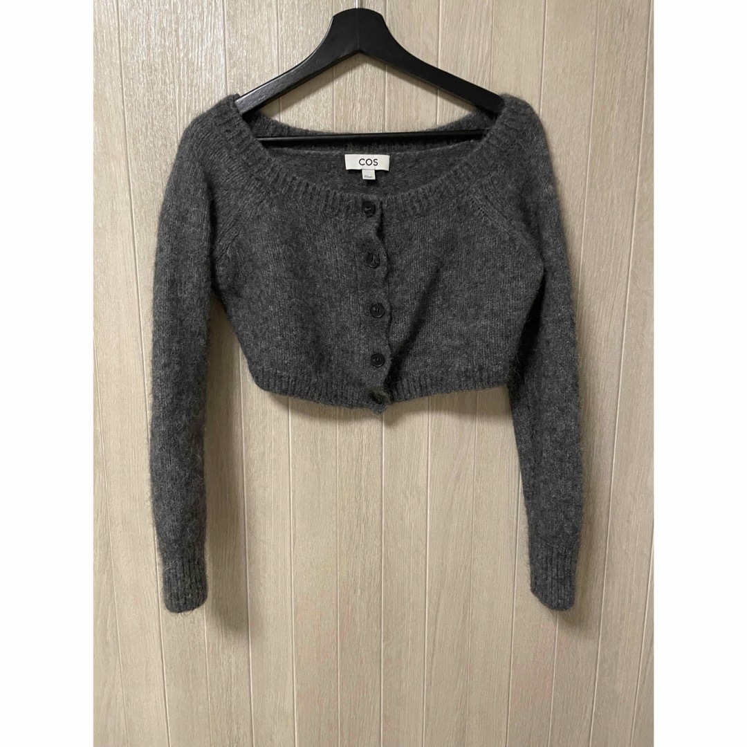 COS - cos オフショルダークロップドカーディガンの通販 by hanishop