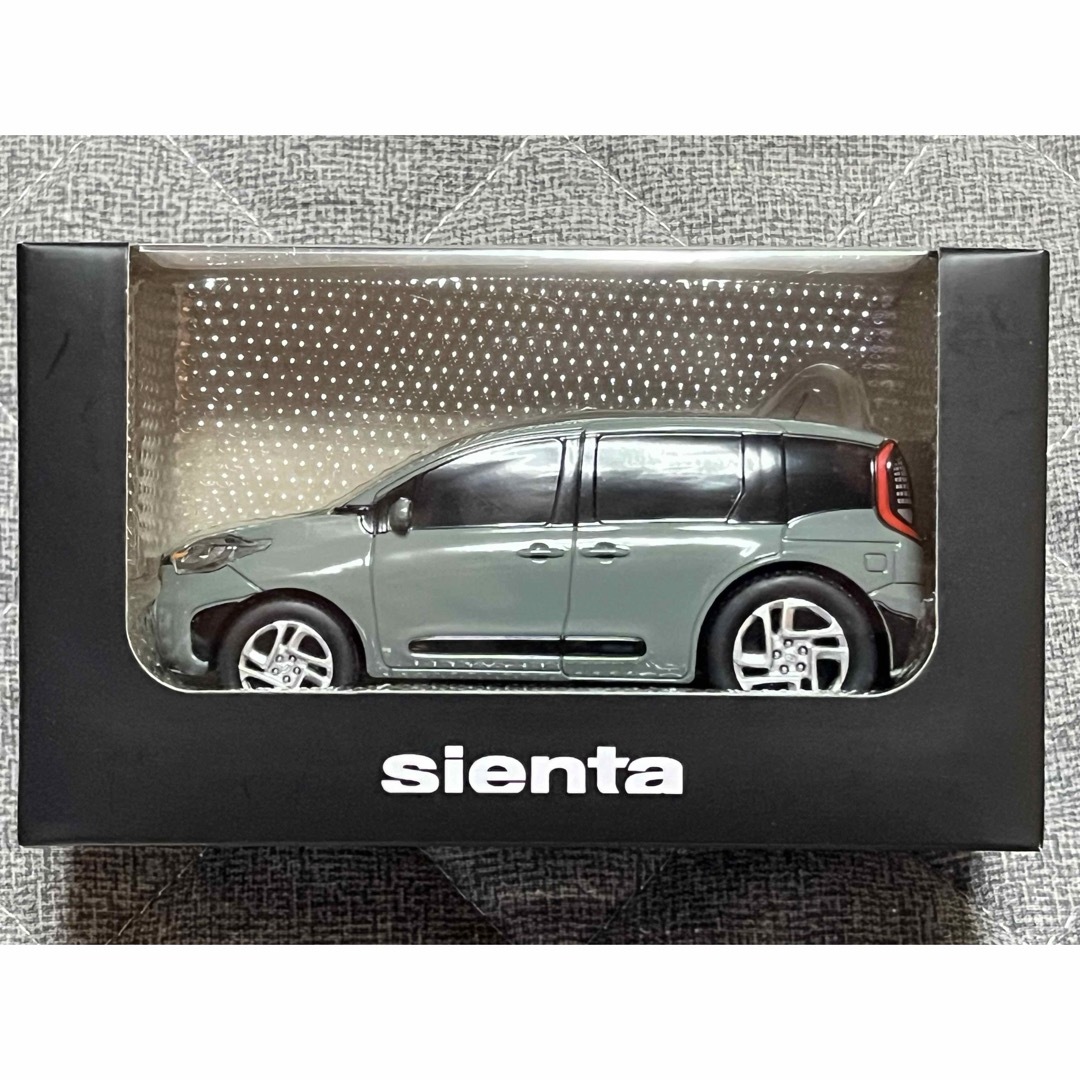 トヨタ - トヨタ sienta シエンタ プルバックカー アーバンカーキ