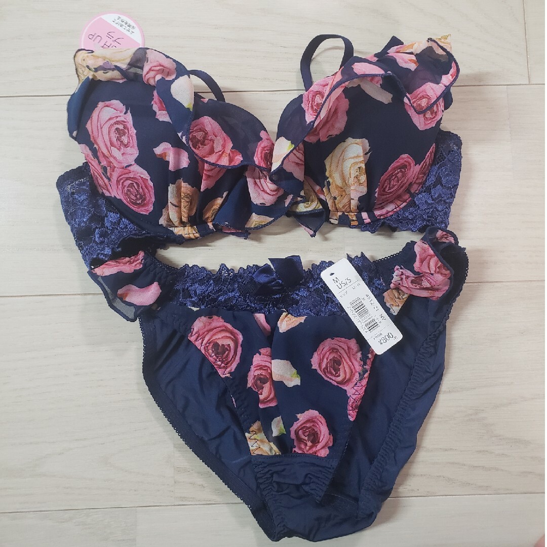 aimer feel - 新品タグつき花柄ブラショーツセットの通販 by