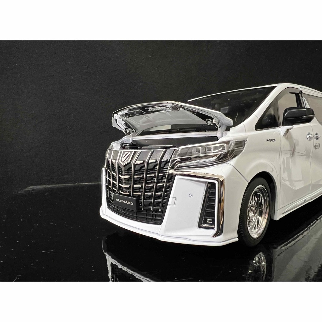 トヨタ TOYOTA アルファード 1/18 ミニカー ホワイト H171の通販 by K