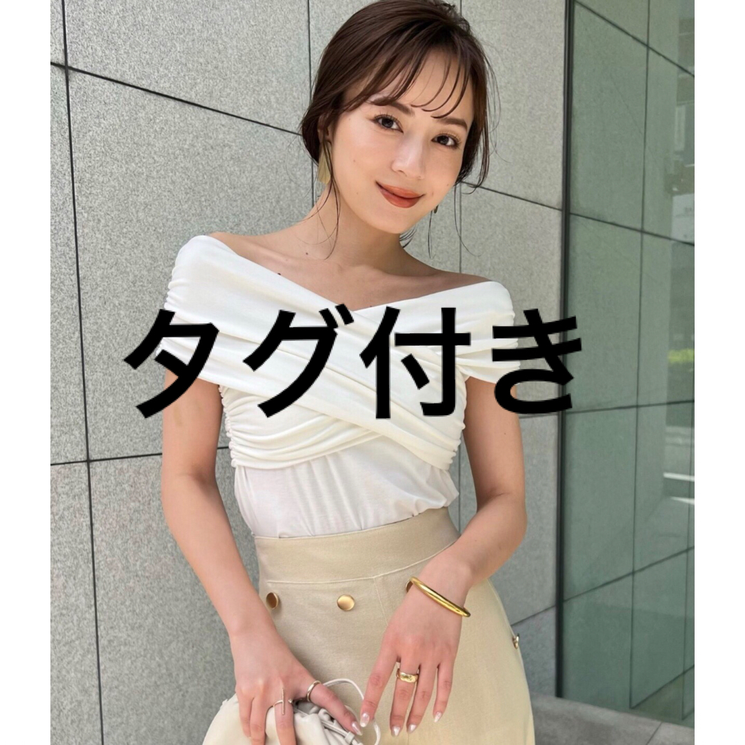 anuans ギャザークロスオフショルダーカットトップス タグ付きの通販は