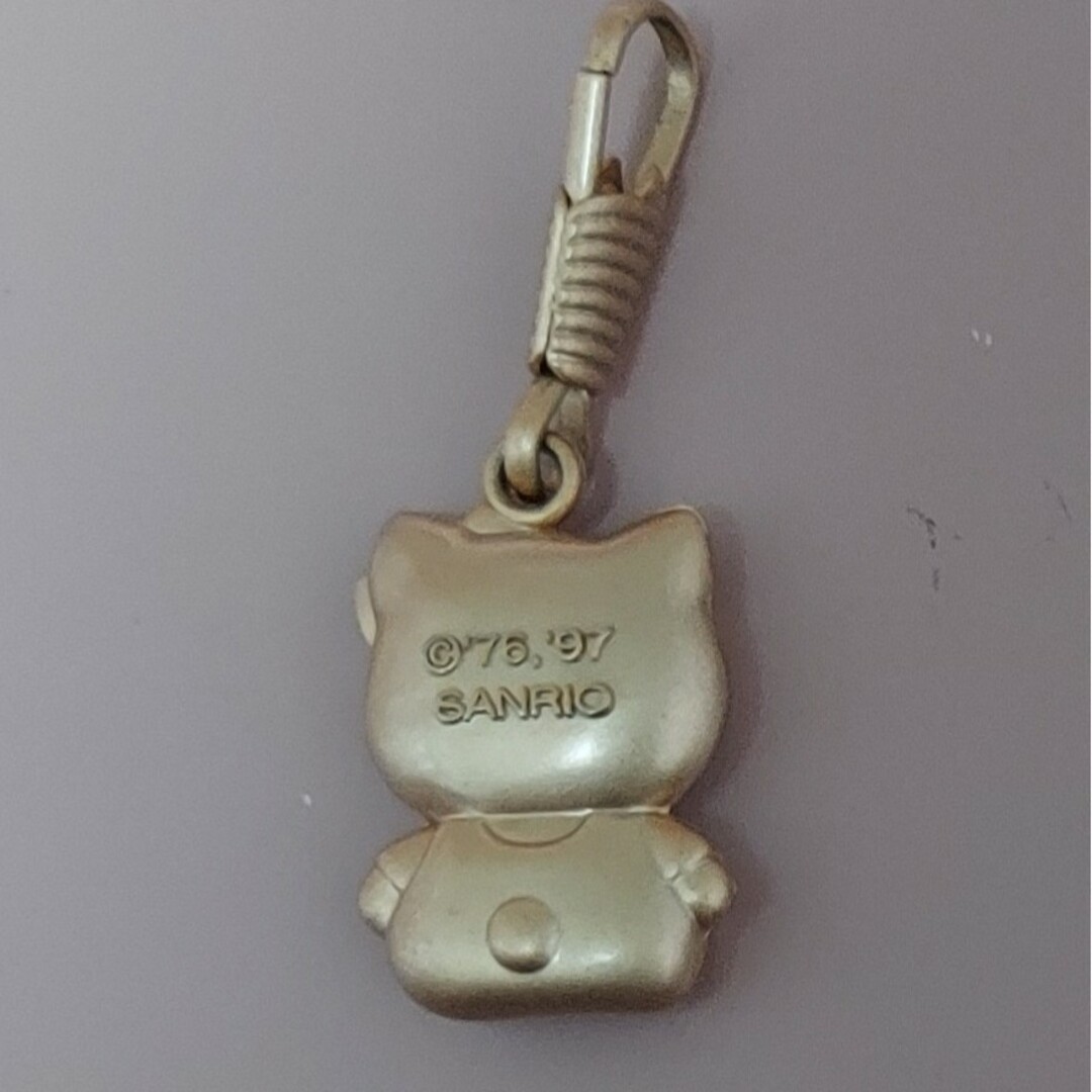 ハローキティ - ハローキティ キラキラ金のストラップ、根付け