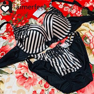 aimer feel（ブラ&ショーツセット）のフリマアイテム一覧