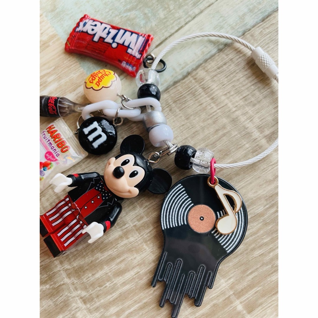 じゃらじゃらキーホルダー ストラップ キーチェーン ミュージック 黒