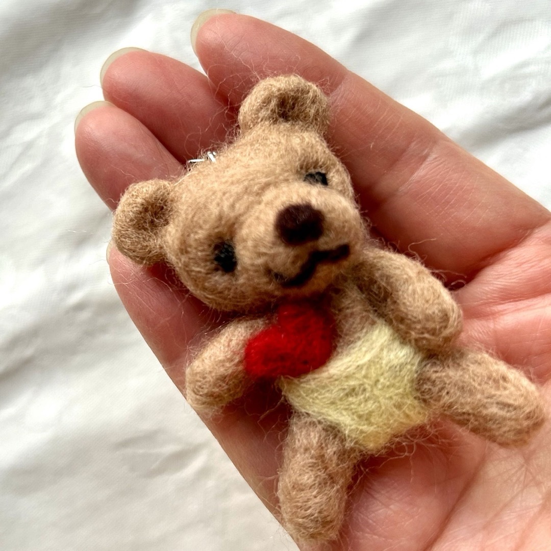 ハンドメイド 羊毛フェルトのテディベアキーホルダー 匿名配送の通販