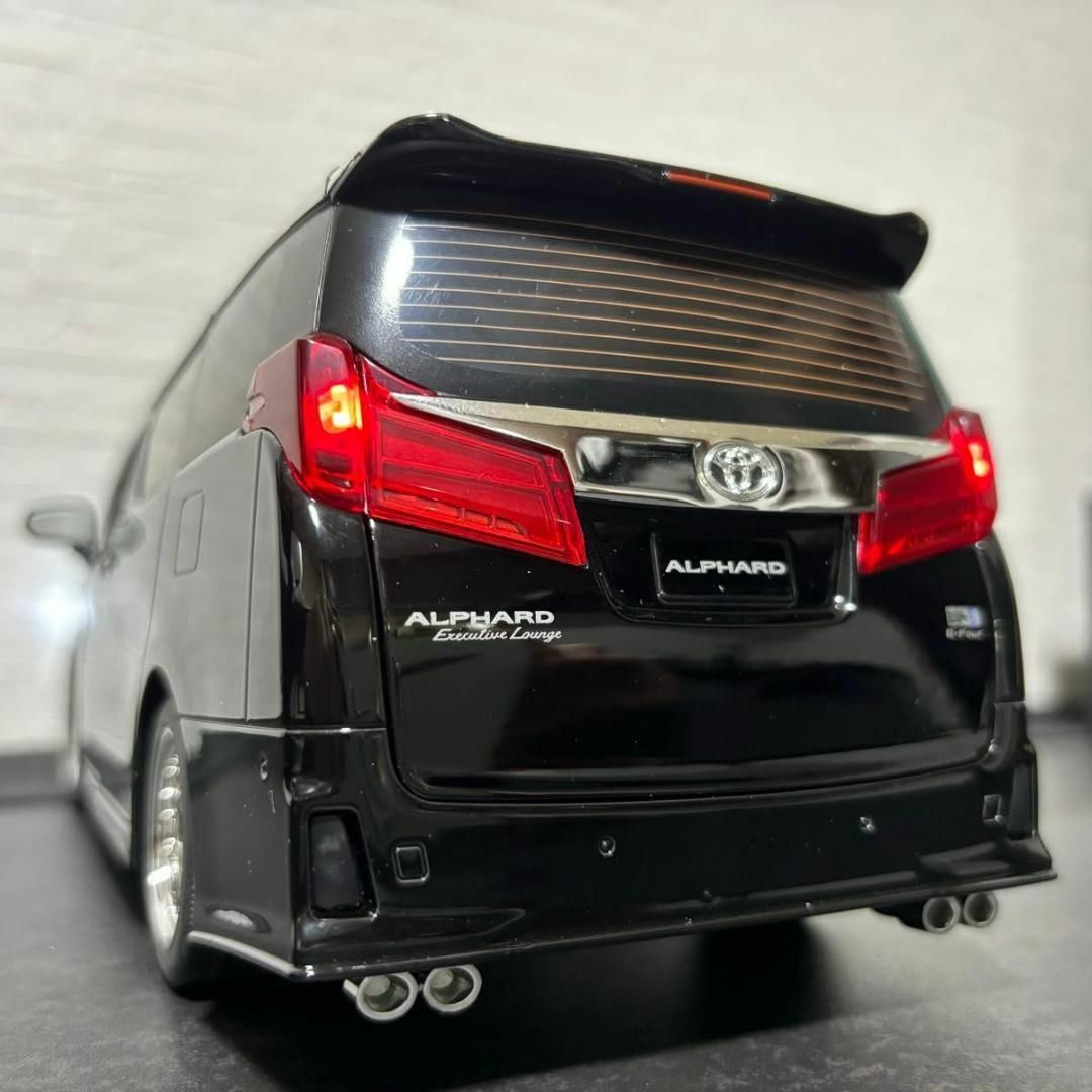 1/18 30系トヨタアルファード エグゼクティブラウンジ ダイキャスト