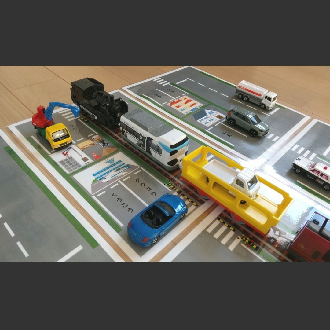トミカ 道路セット6枚☆駐車場シート 線路 踏切 工事現場 プレイマット