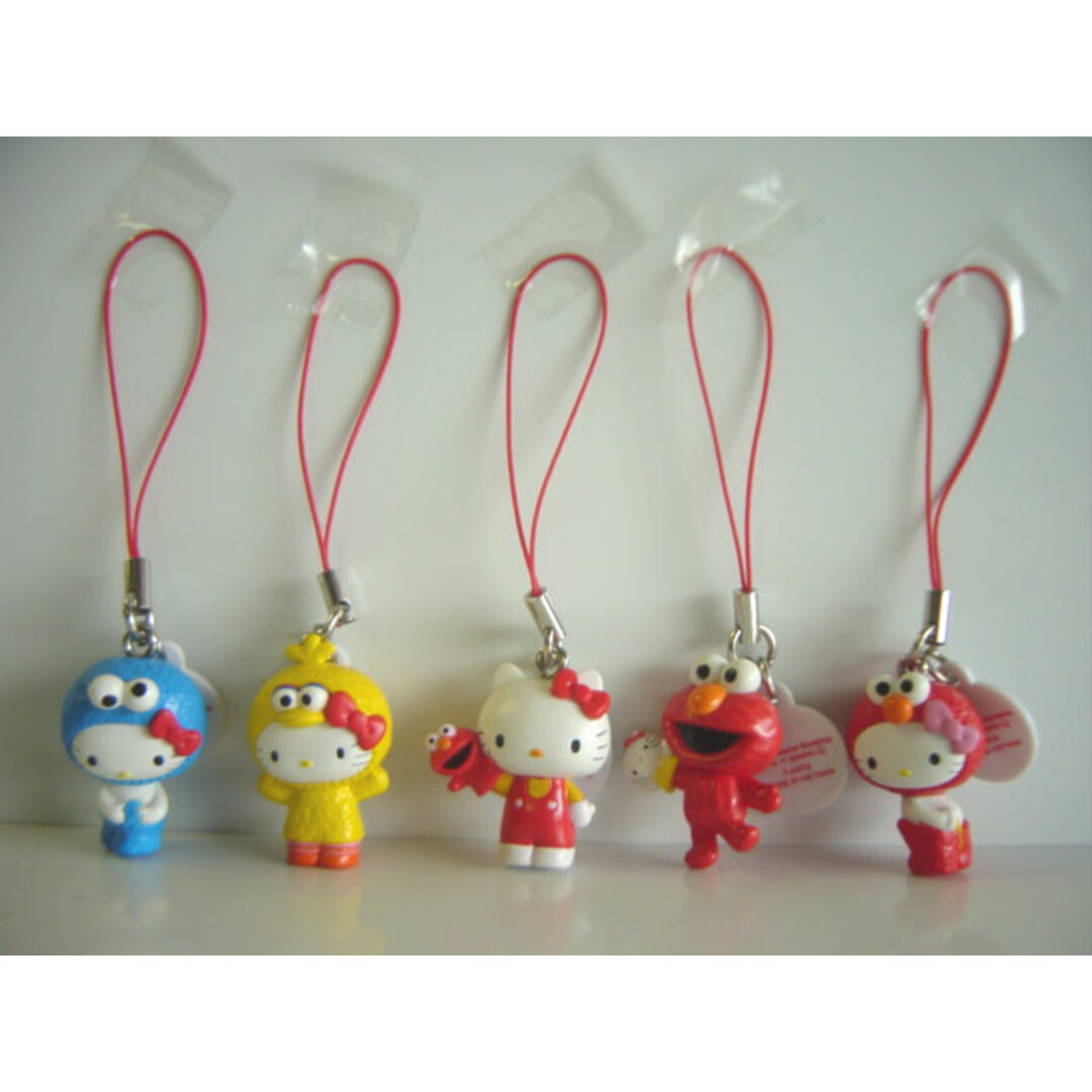 ♯Hrm27BT キティ×セサミストリートマスコットストラップ5種の通販 by