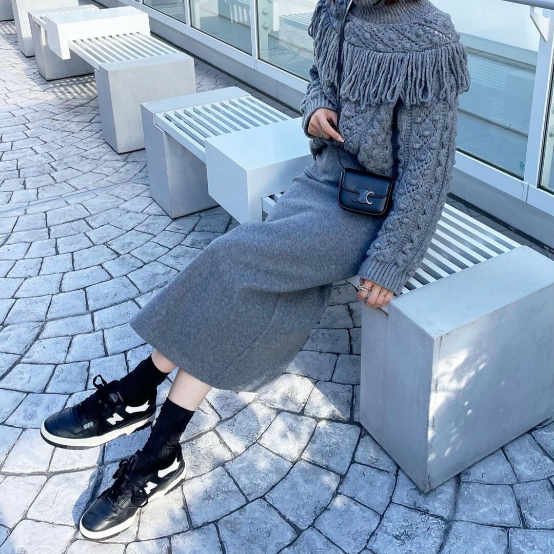 ZARA - ZARA ストレート プラッシュ ミディ スカート XSサイズ グレー