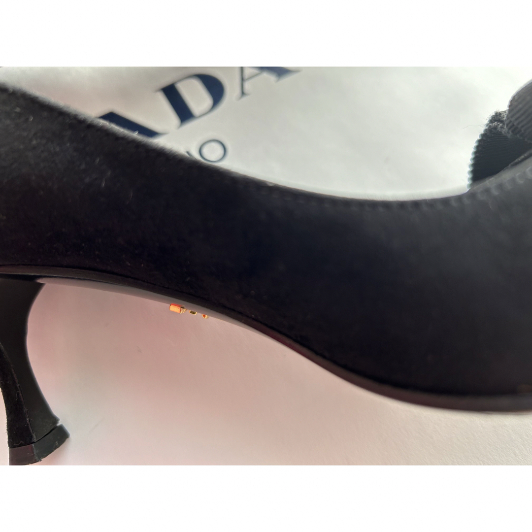 PRADAリボンスェードパンプス